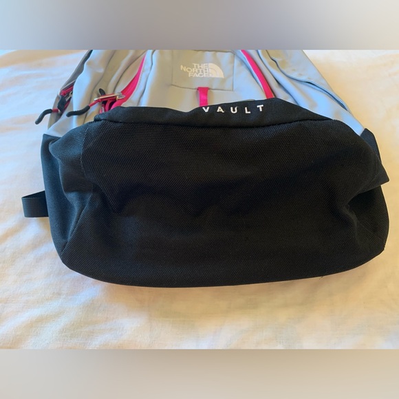 The North Face - Women’s Vault Backpack (2013) in High Rise Grey & TNF Black - Picture 13 of 13